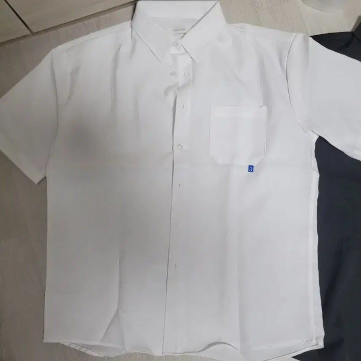 [SOLD OUT] 오버핏 반팔 셔츠 블랙/화이트 (free 사이즈)
