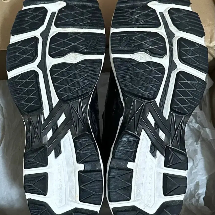 [BUNJANG] Asics GT-2000 5 Shoes (270mm) / 아식스 GT-2000 5 270mm