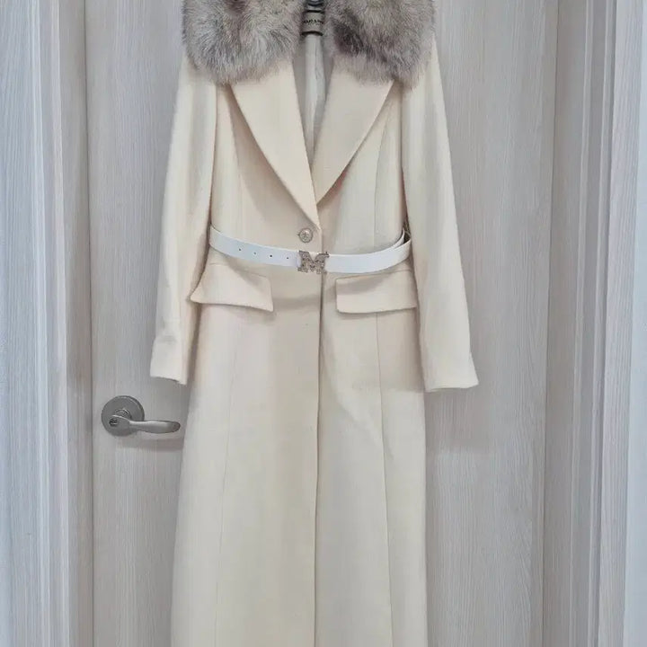 [BUNJANG] MojoSphin Fox Fur Ivory Coat / 모조에스핀 폭스퍼 아이보리코트