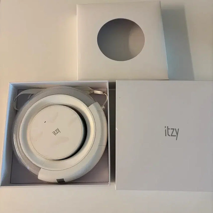 [BUNJANG] ITZY Official Light Ring 1st Gen / 있지(ITZY) 응원봉 라이트링 1세대