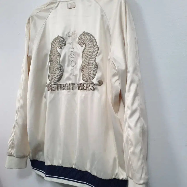 [BUNJANG] MLB Ivory Tigers Souvenir Jacket / MLB 아이보리 타이거즈 스카잔 항공점퍼 90사이즈