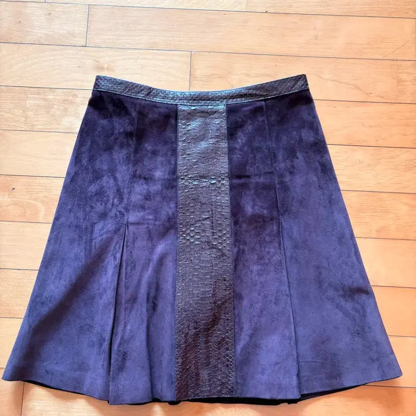 [BUNJANG] Ferragamo Suede Skirt / 페라가모 스웨이드 스커트 38
