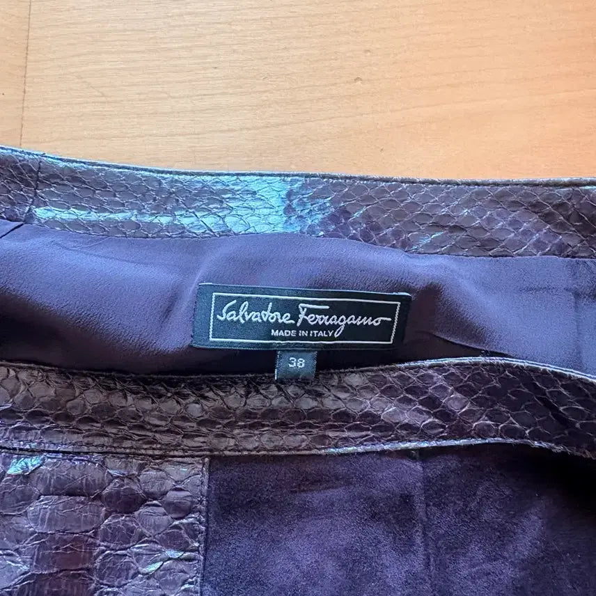 [BUNJANG] Ferragamo Suede Skirt / 페라가모 스웨이드 스커트 38