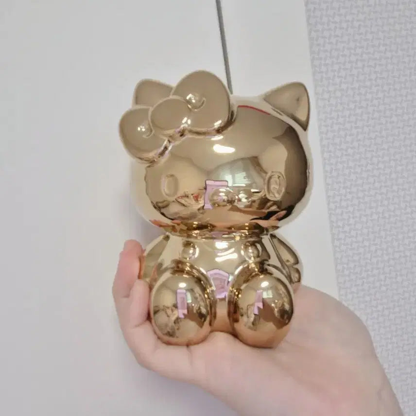 [BUNJANG] Hello Kitty 50th Anniversary Gold Piggy Bank Figure / 헬로키티 50주년 골드 저금통 피규어