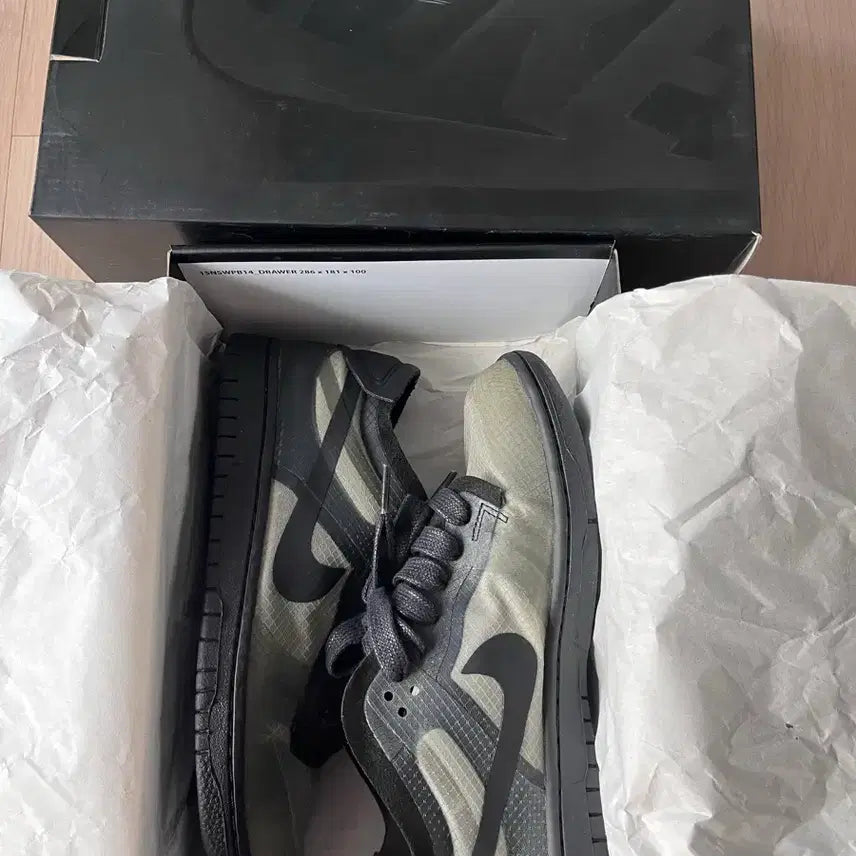 [BUNJANG] CDG Nike Dunk Low Women's Size 7 Sneakers / CDG 꼼데가르송 x 나이키 덩크 로우 우먼스 사이즈 7 (240)