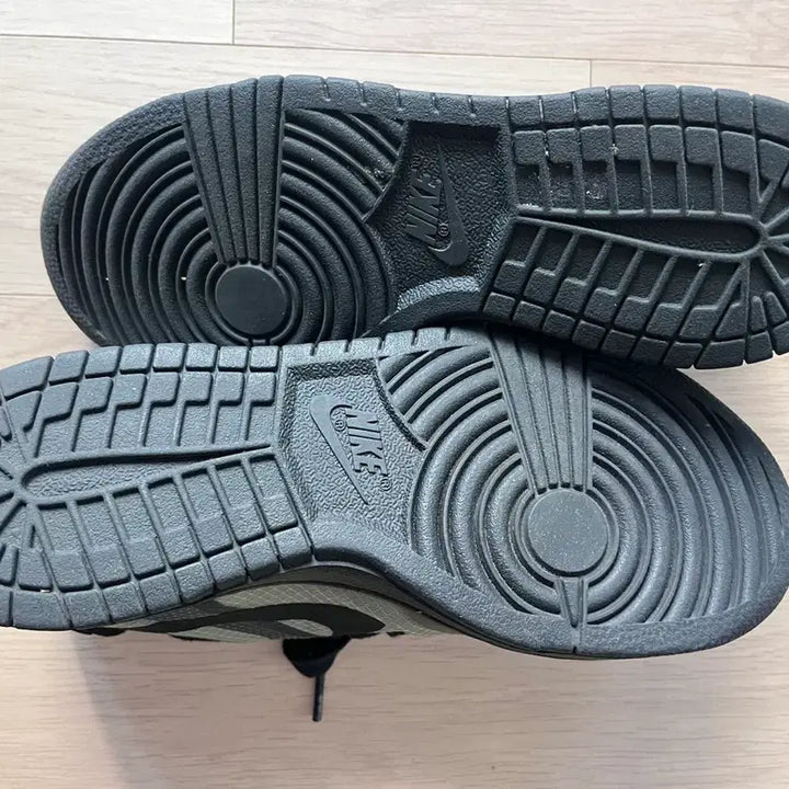 [BUNJANG] CDG Nike Dunk Low Women's Size 7 Sneakers / CDG 꼼데가르송 x 나이키 덩크 로우 우먼스 사이즈 7 (240)