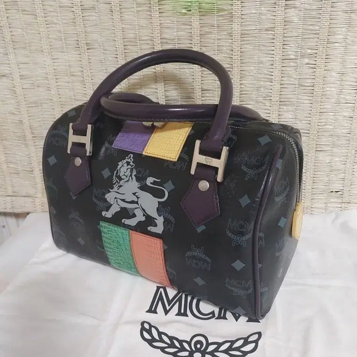 [BUNJANG] MCM Lion Patch Boston Bag / MCM 블랙 보스턴백 라이온 패치 가방