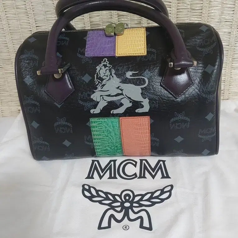 [BUNJANG] MCM Lion Patch Boston Bag / MCM 블랙 보스턴백 라이온 패치 가방