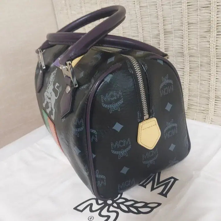 [BUNJANG] MCM Lion Patch Boston Bag / MCM 블랙 보스턴백 라이온 패치 가방