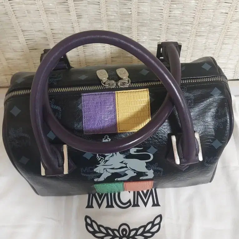 [BUNJANG] MCM Lion Patch Boston Bag / MCM 블랙 보스턴백 라이온 패치 가방