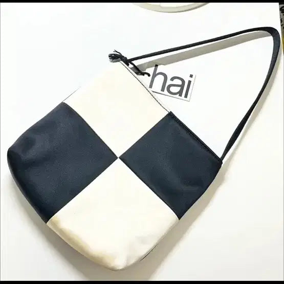 [SOLD OUT] Hai 베라백 블랙/아이보리 체크 토트백