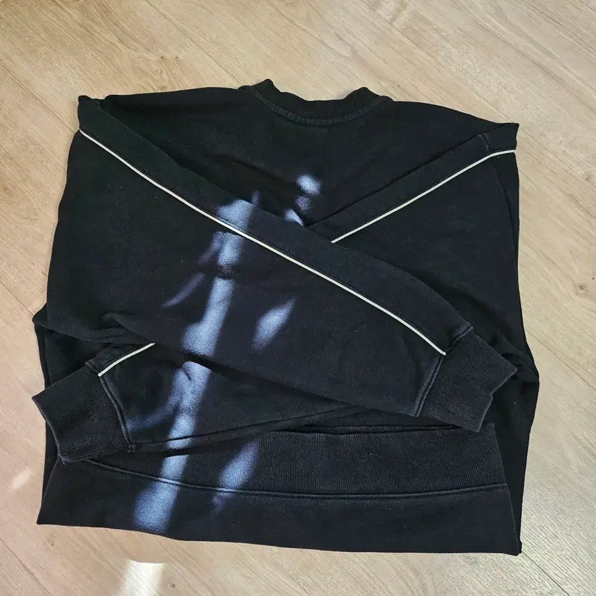 [BUNJANG] Urban Dress Chelsea Sweatshirt Black S / 어반드레스 Chelsea 스웻셔츠 블랙 S
