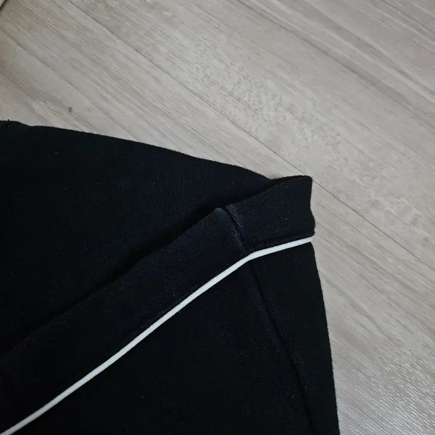 [BUNJANG] Urban Dress Chelsea Sweatshirt Black S / 어반드레스 Chelsea 스웻셔츠 블랙 S