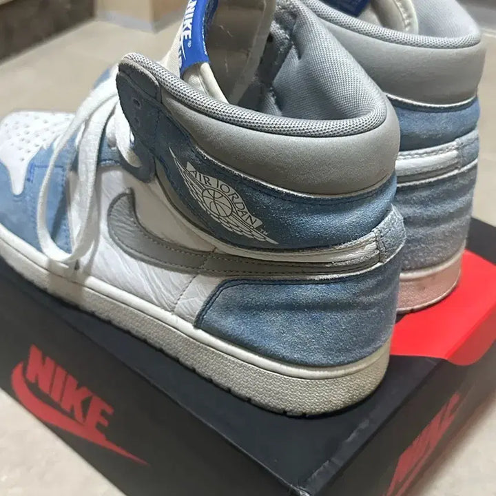 [BUNJANG] Nike Air Jordan 1 High Hyper Royal (Size 270) / 거의새거) 나이키 조던1 하이 하이퍼로얄 270