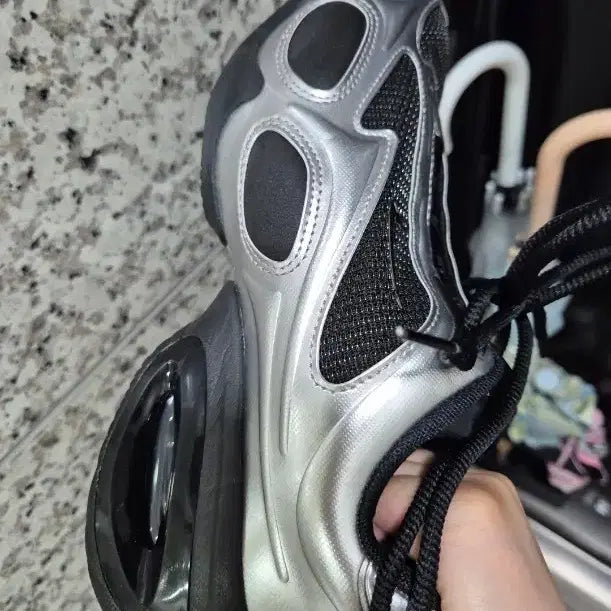 [BUNJANG] Nike Air Max Muse Karina Silver/Black Sneakers / 나이키 에어맥스 뮤즈 카리나 실버/블랙 230