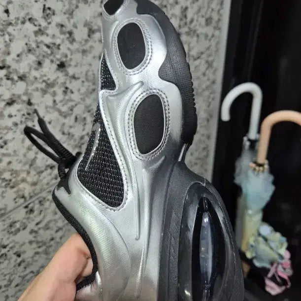 [BUNJANG] Nike Air Max Muse Karina Silver/Black Sneakers / 나이키 에어맥스 뮤즈 카리나 실버/블랙 230