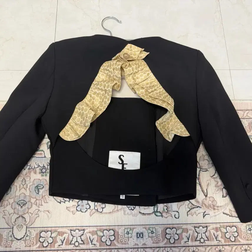 [BUNJANG] TXT Soobin Dot Backless Short Jacket / 서쿠키 도트 백리스 숏자켓 s