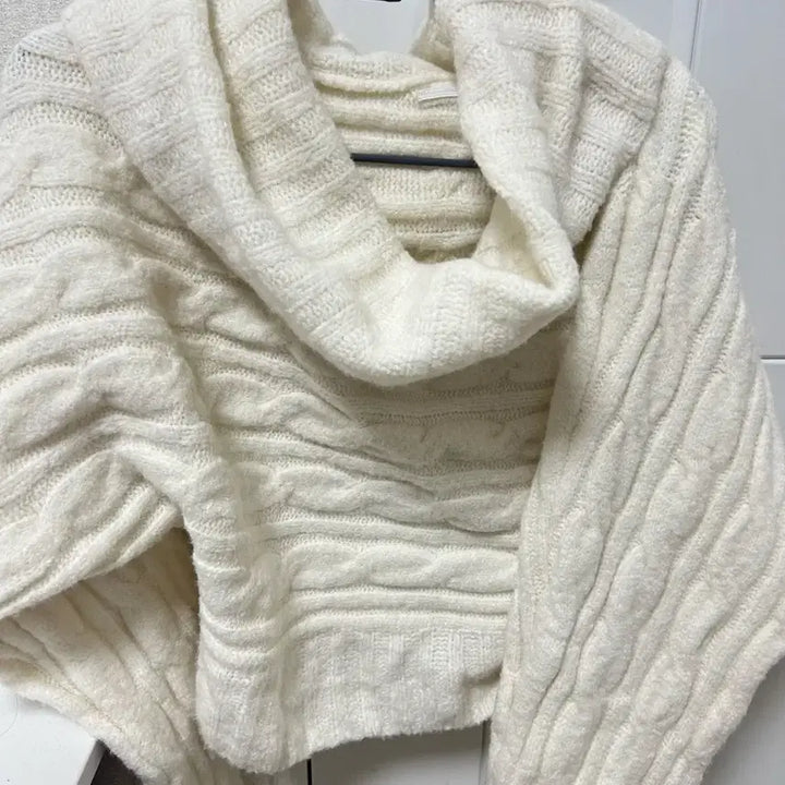 [BUNJANG] Cliché Off-shoulder Knit / (택포.바배)클리시어 오프숄더 니트