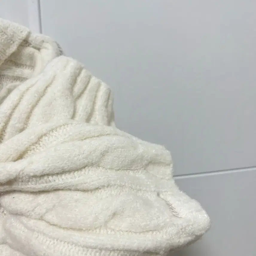 [BUNJANG] Cliché Off-shoulder Knit / (택포.바배)클리시어 오프숄더 니트