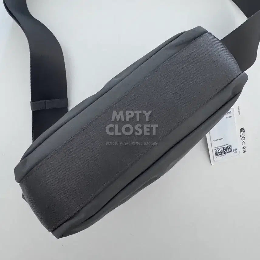 [BUNJANG] COS Transit Crossbody Bag Gray / COS Transit 트랜짓 크로스백 그레이