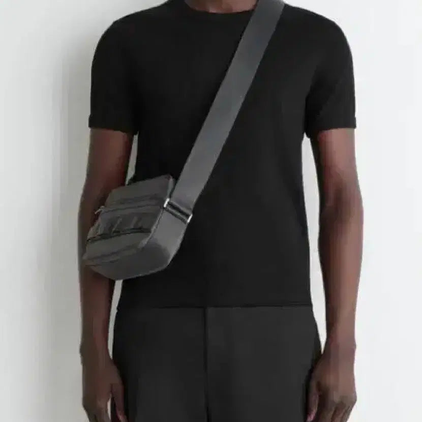 [BUNJANG] COS Transit Crossbody Bag Gray / COS Transit 트랜짓 크로스백 그레이
