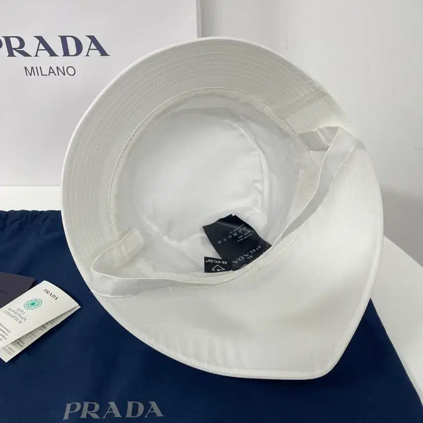 [BUNJANG] Prada Re-Nylon Bucket Hat XL White / 새상품 프라다 리나일론 버킷햇 XL 사이즈 화이트 컬러