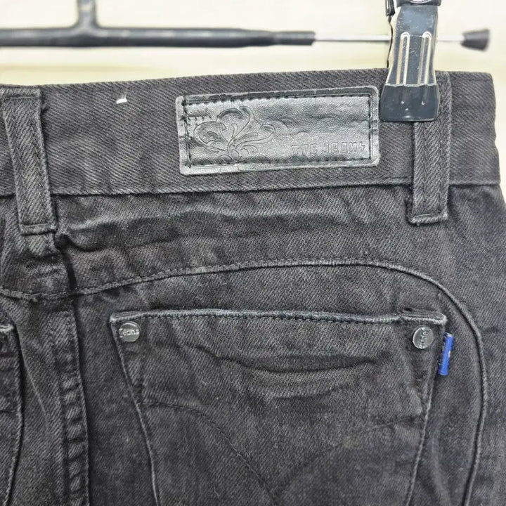 [BUNJANG] Y2K Black Denim Mini Skirt with Pattern / Y2K 블랙 데님 스커트 패턴 장식 [B60146]