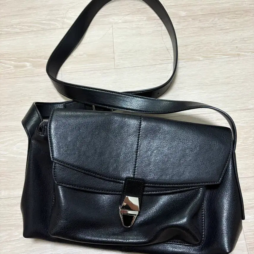 [BUNJANG] Solid Homme 26ss Crossbody Bag / 솔리드옴므 크로스백 26ss 가방 판매