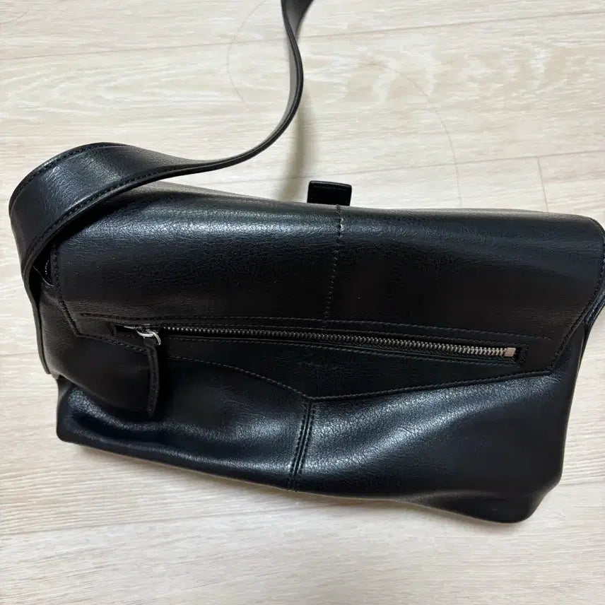 [BUNJANG] Solid Homme 26ss Crossbody Bag / 솔리드옴므 크로스백 26ss 가방 판매