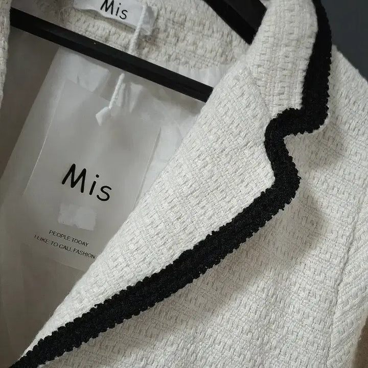 [SOLD OUT] 텍달린새제품!Mis 크림색 트위드 코트원피스