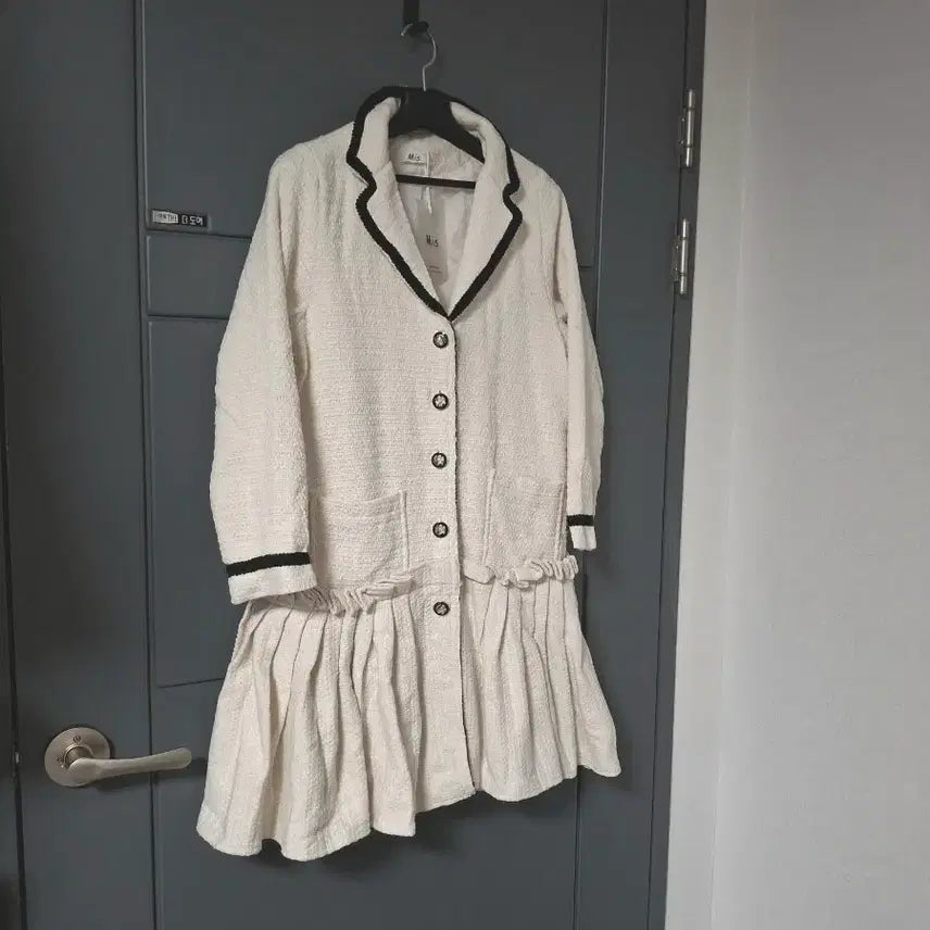 [SOLD OUT] 텍달린새제품!Mis 크림색 트위드 코트원피스