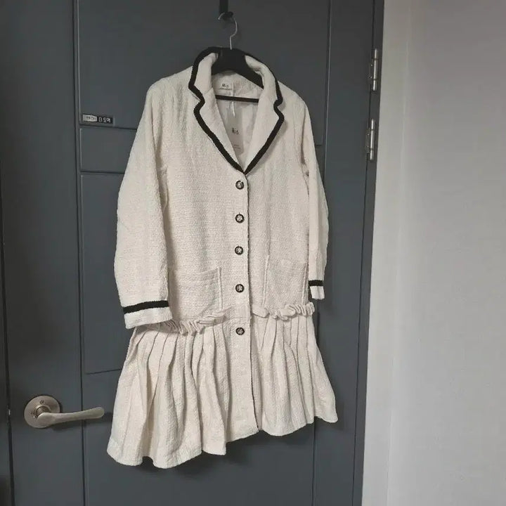 [SOLD OUT] 텍달린새제품!Mis 크림색 트위드 코트원피스