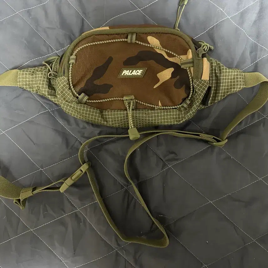 [BUNJANG] Palace Camo Waist Bag / 팔라스 카모 웨이스트백 힙색 팔아요