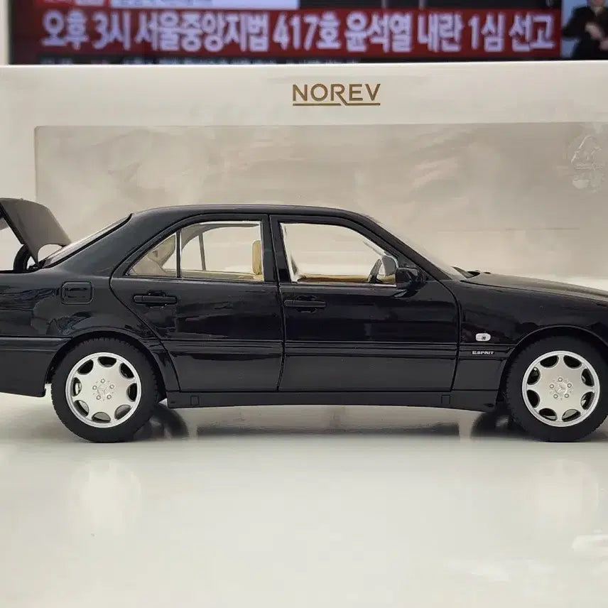 [BUNJANG] Norev Mercedes-Benz W202 C200 Black Diecast Model / 1:18 노레브 벤츠 W202 C200 블랙 다이캐스트