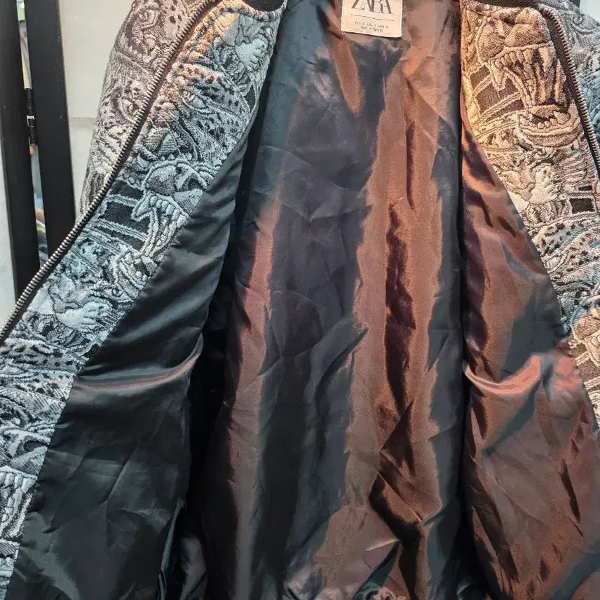 [BUNJANG] ZARA Tiger Jacquard Bomber Jacket / [희귀/S] 자라(ZARA) 타이거 자카드 밤버 자켓 (호랑이 자수 점