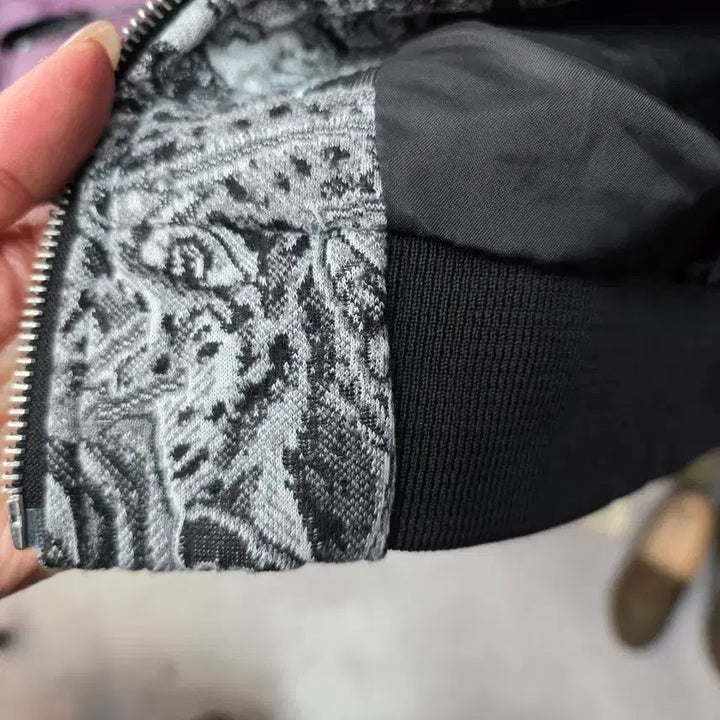 [BUNJANG] ZARA Tiger Jacquard Bomber Jacket / [희귀/S] 자라(ZARA) 타이거 자카드 밤버 자켓 (호랑이 자수 점