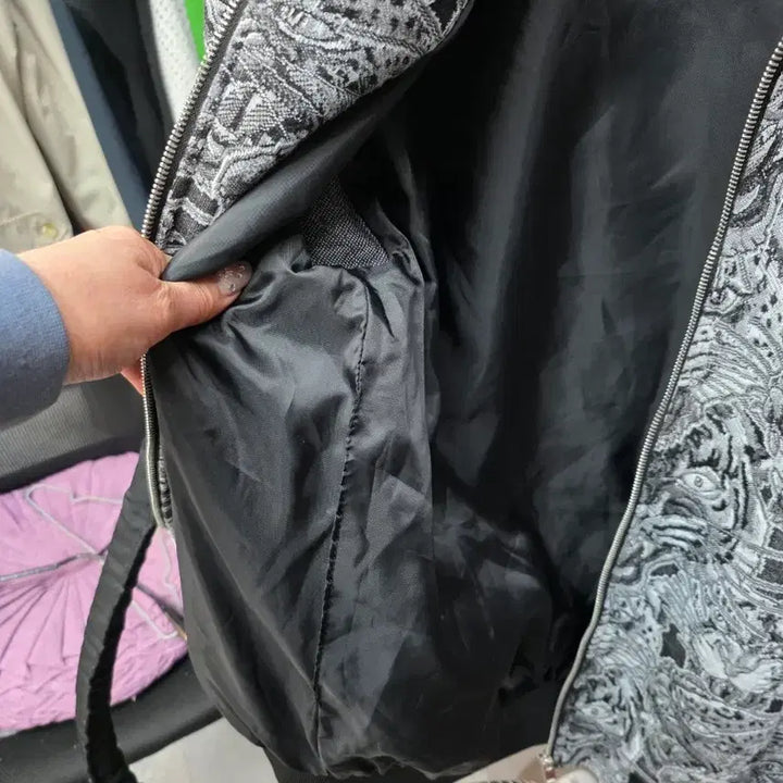 [BUNJANG] ZARA Tiger Jacquard Bomber Jacket / [희귀/S] 자라(ZARA) 타이거 자카드 밤버 자켓 (호랑이 자수 점