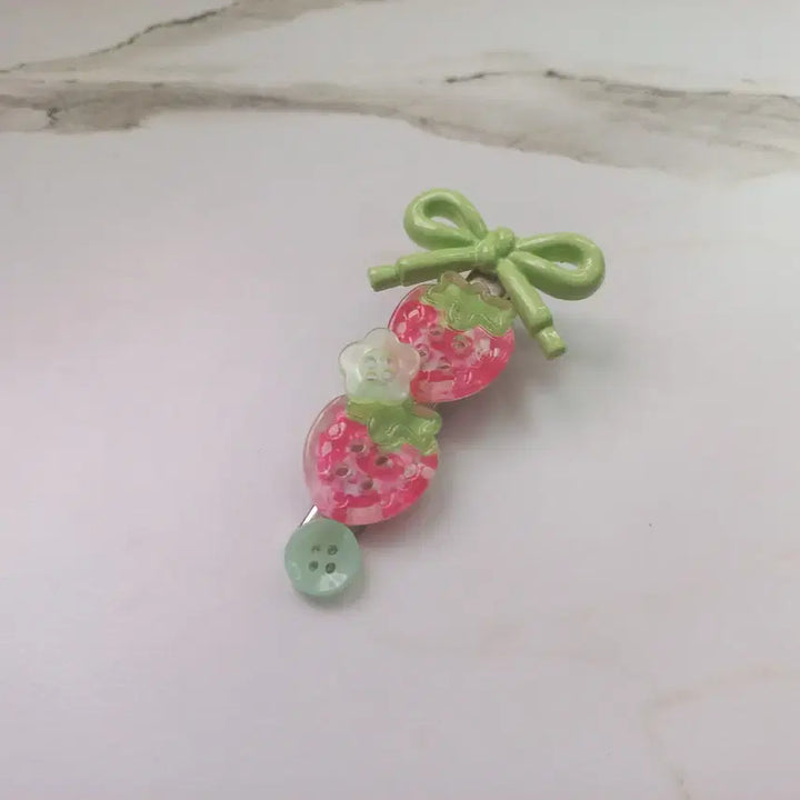 [BUNJANG] Y2K Strawberry Button Hairpin / y2k 딸기 단추핀 헤어핀 머리핀