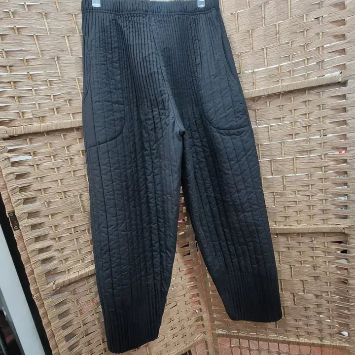 [BUNJANG] Black Quilted Pants, Pleats / [새상품-마지막 1장씩] 검정 누빔 바지, 플리츠