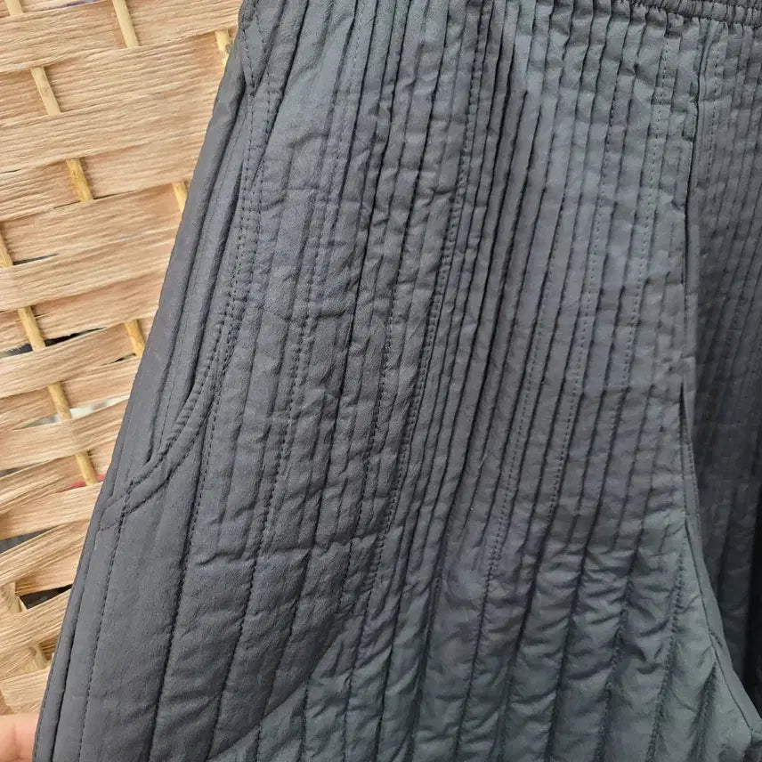 [BUNJANG] Black Quilted Pants, Pleats / [새상품-마지막 1장씩] 검정 누빔 바지, 플리츠