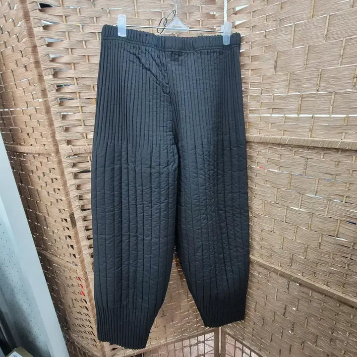 [BUNJANG] Black Quilted Pants, Pleats / [새상품-마지막 1장씩] 검정 누빔 바지, 플리츠
