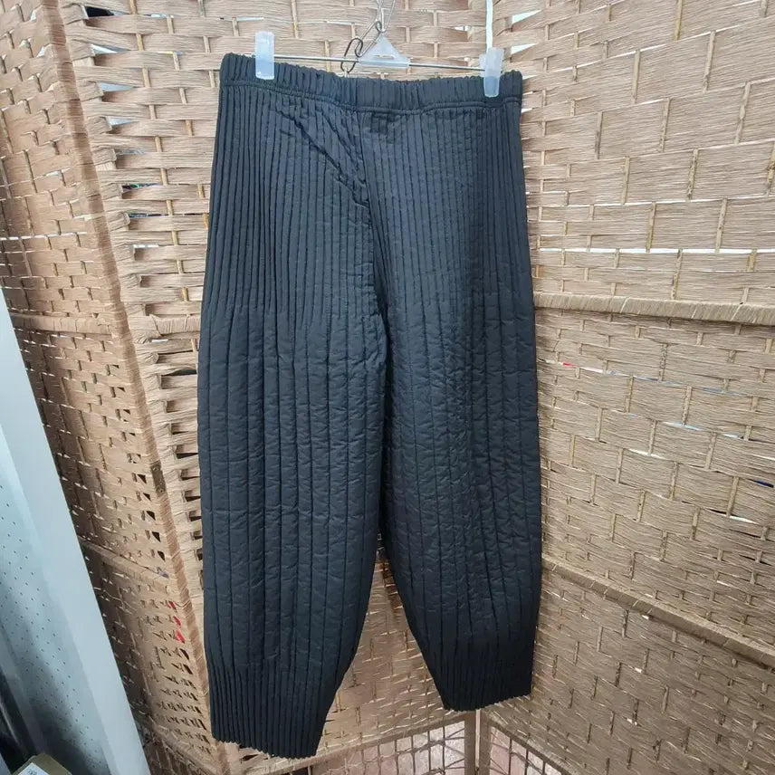 [BUNJANG] Black Quilted Pants, Pleats / [새상품-마지막 1장씩] 검정 누빔 바지, 플리츠