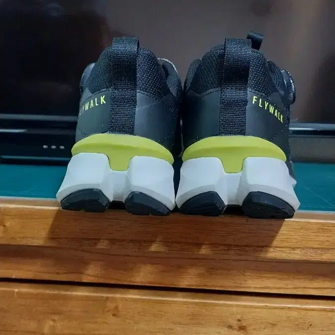 [BUNJANG] K2 Flow Walking Shoes (Women, 240) / K2. 플로우 워킹화.여성. 240