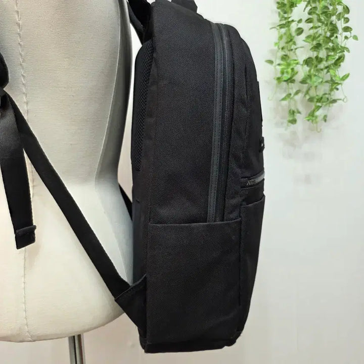 [BUNJANG] Samsonite Red Timothy Goodman Laptop Backpack / 쌤쏘나이트 레드 티모시굿맨 콜라보 랩탑 수납 백팩