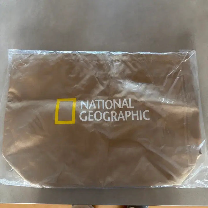 [BUNJANG] National Geographic Big Logo Shoulder Bag / 급처 내셔널지오그래픽 빅로고 숄더백 미개봉 판매