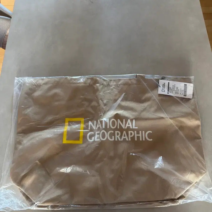 [BUNJANG] National Geographic Big Logo Shoulder Bag / 급처 내셔널지오그래픽 빅로고 숄더백 미개봉 판매