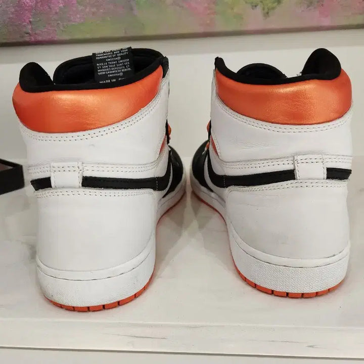 [BUNJANG] Nike Air Jordan 1 High Black/Orange Sneakers / 나이키 에어 조던 1 하이 블랙/오렌지 275