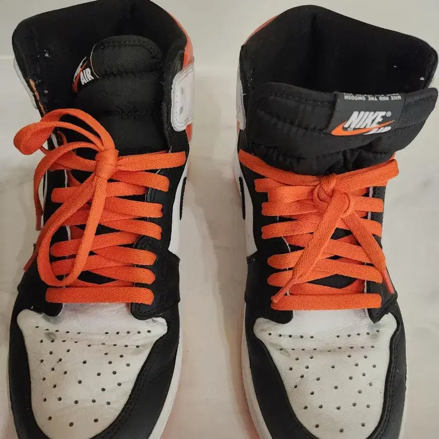 [BUNJANG] Nike Air Jordan 1 High Black/Orange Sneakers / 나이키 에어 조던 1 하이 블랙/오렌지 275