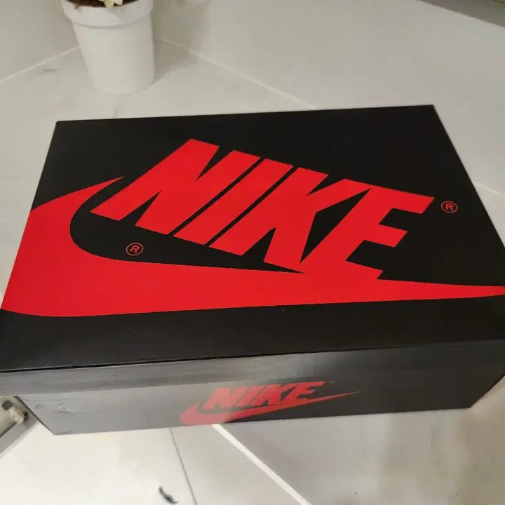 [BUNJANG] Nike Air Jordan 1 High Black/Orange Sneakers / 나이키 에어 조던 1 하이 블랙/오렌지 275