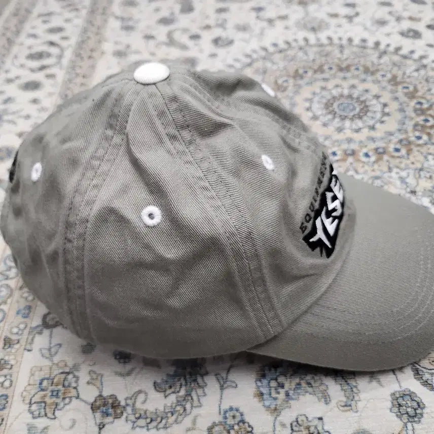 [BUNJANG] YESEYESEE Grey Logo Ball Cap / YESEYESEE 예스아이씨 그레이 로고 볼캡